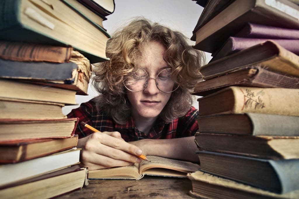 Master How to Write a Literature Review Fast: Efficient Strategies