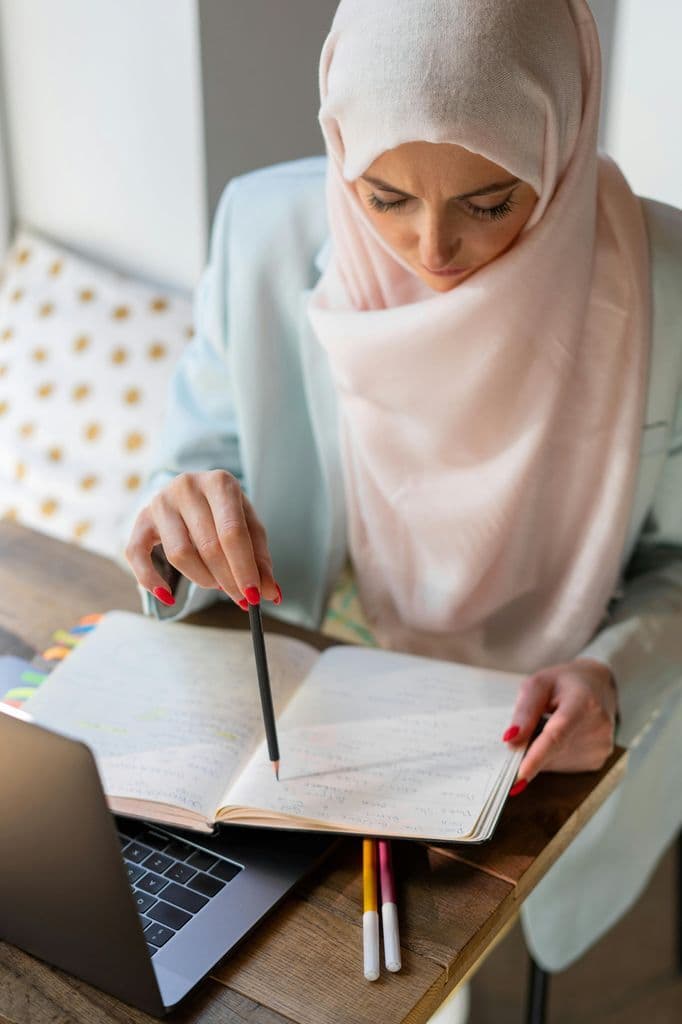 How to Write Abstract for Literature Review: Expert Tips